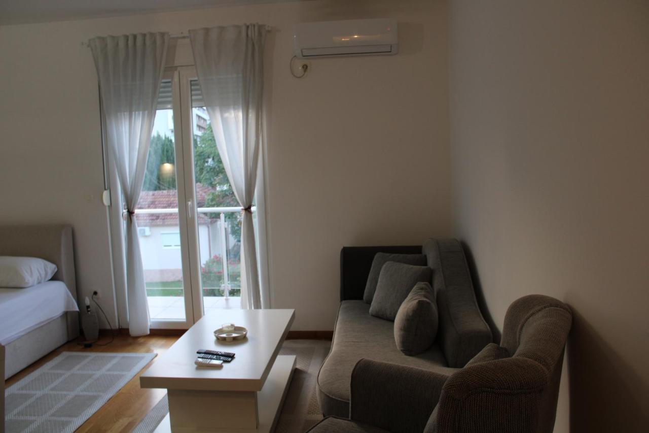Delta Studio Apartman Podgorica Buitenkant foto