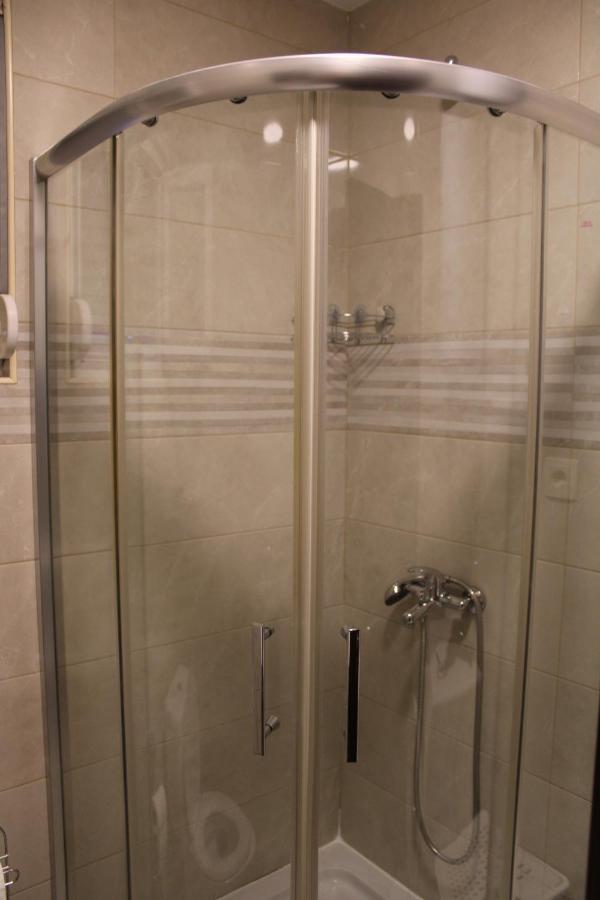 Delta Studio Apartman Podgorica Buitenkant foto