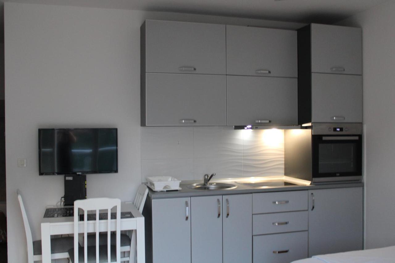 Delta Studio Apartman Podgorica Buitenkant foto